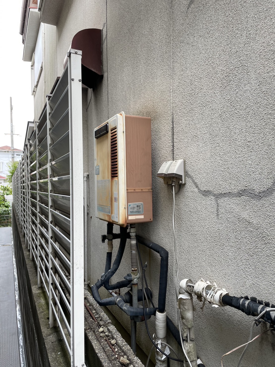 神戸市西区Iガス給湯器の施工事例工事前写真