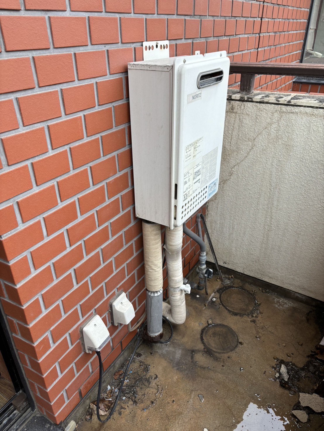 兵庫県明石市Fガス給湯器の施工事例工事前写真