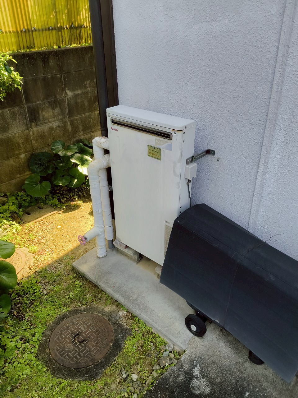 兵庫県川辺郡猪名川町Kガス給湯器の施工事例工事前写真