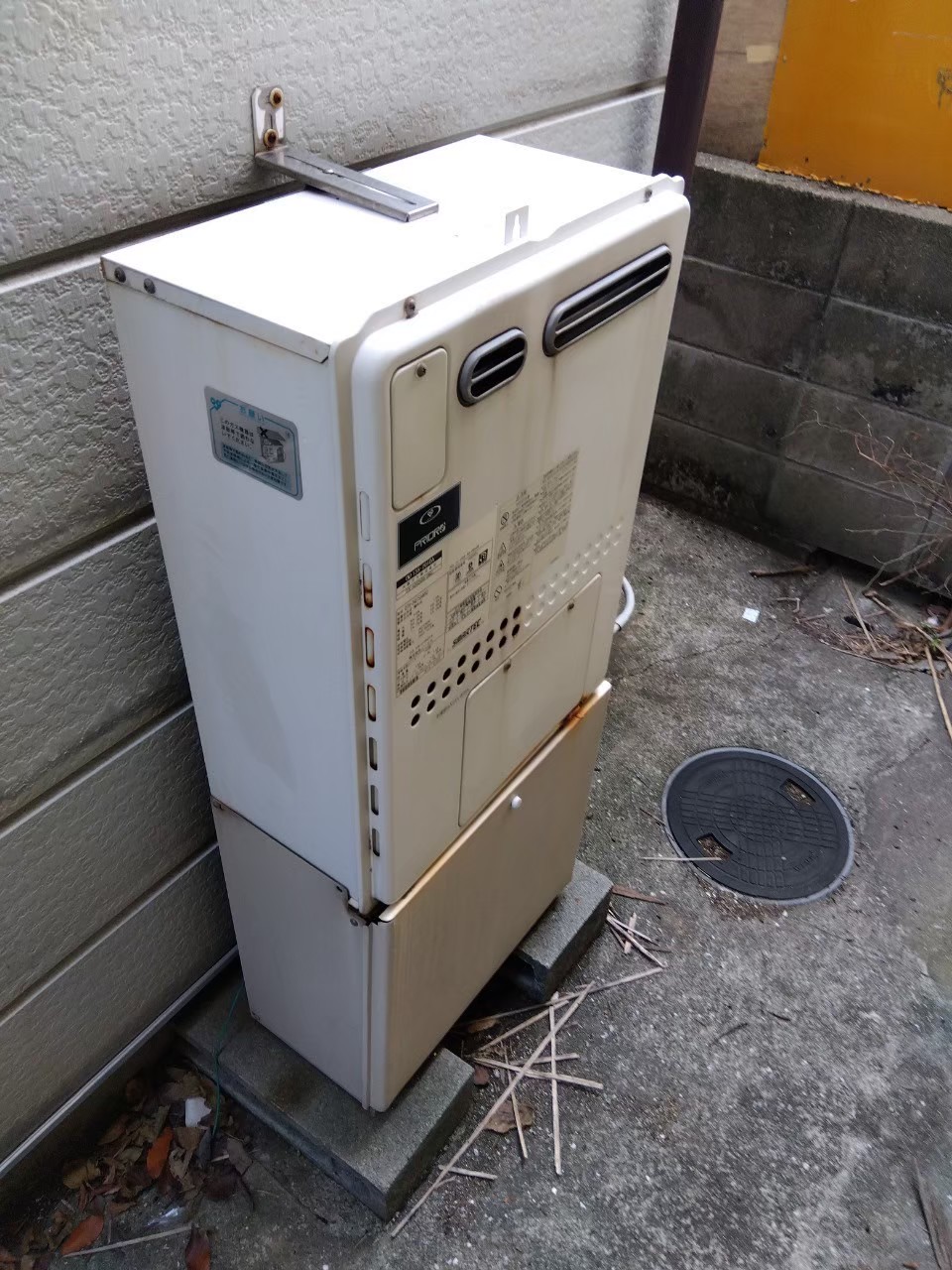 神戸市垂水区Mガス給湯器の施工事例工事前写真