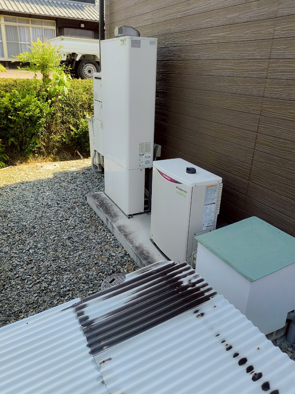 兵庫県加西市Kハイブリッド給湯器の施工事例工事前写真