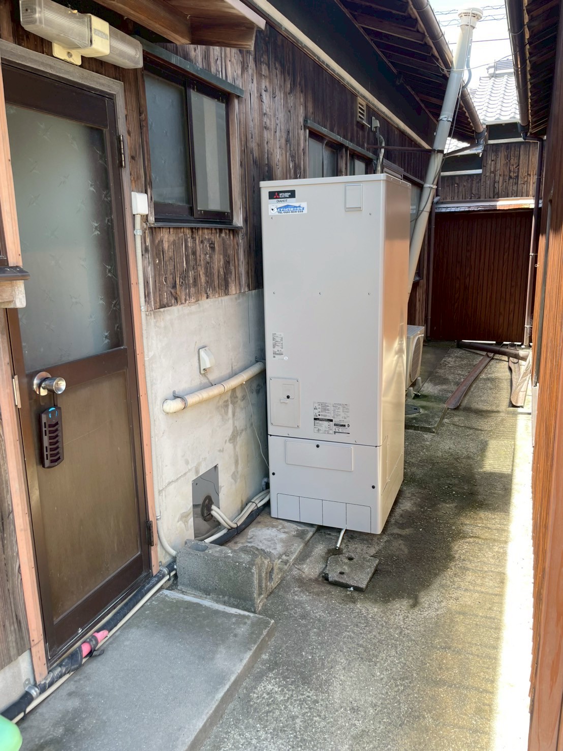 兵庫県加古郡稲美町Mエコキュートの施工事例工事後写真