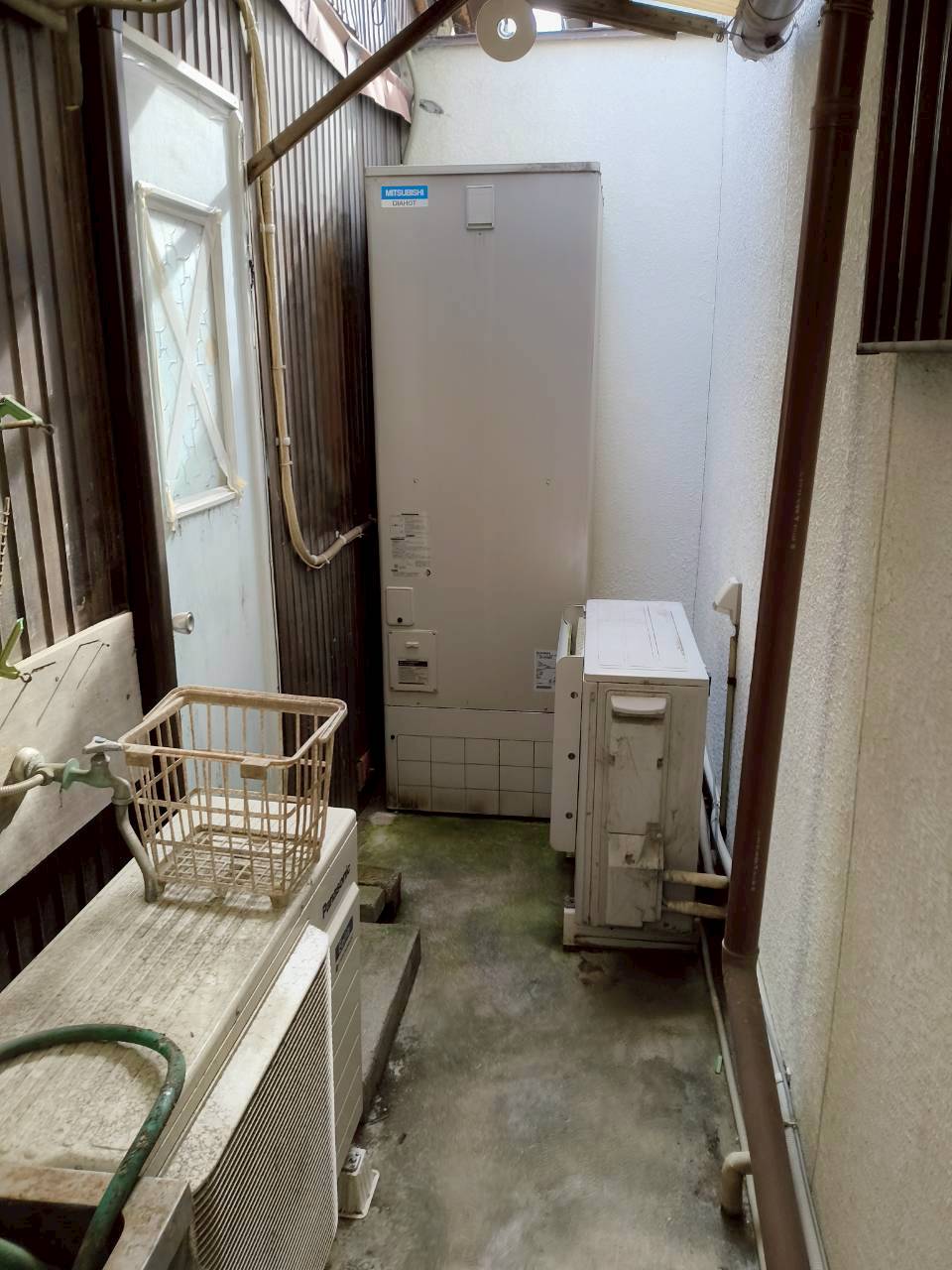 兵庫県加古川市Oエコキュートの施工事例工事前写真
