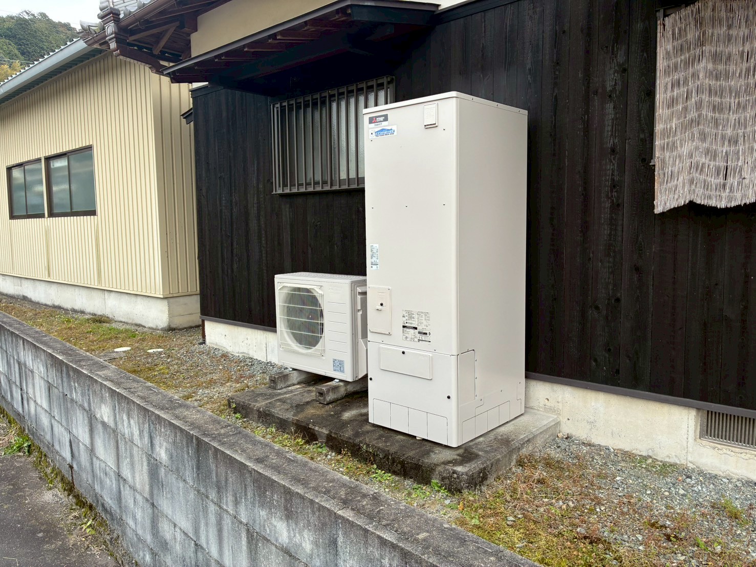 兵庫県姫路市Iエコキュートの施工事例工事後写真