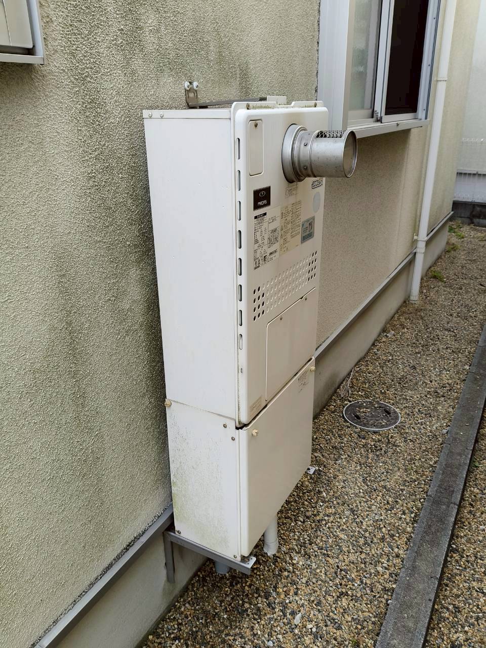 兵庫県加古川市Uガス給湯器の施工事例工事前写真