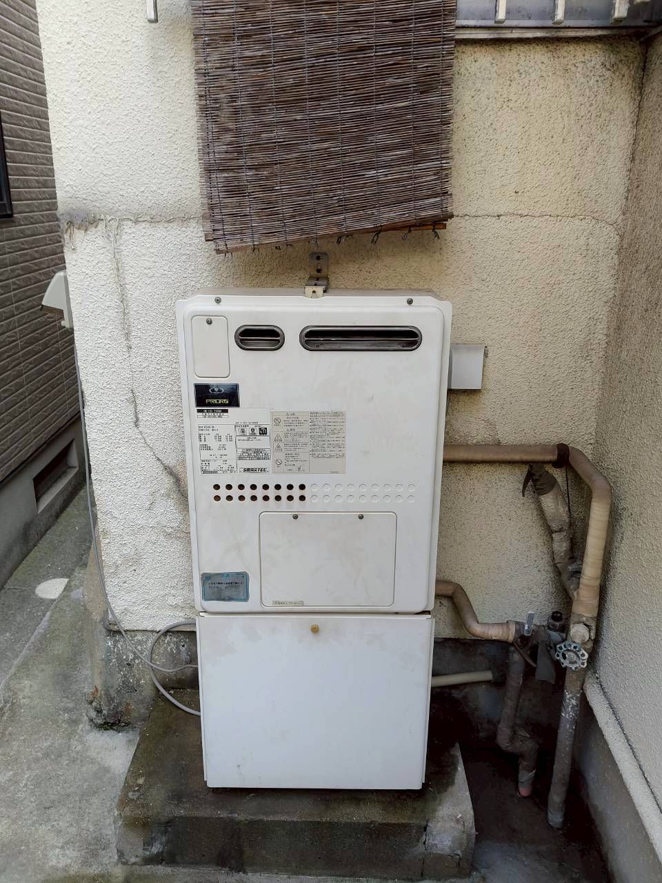 兵庫県明石市Tガス給湯器の施工事例工事前写真