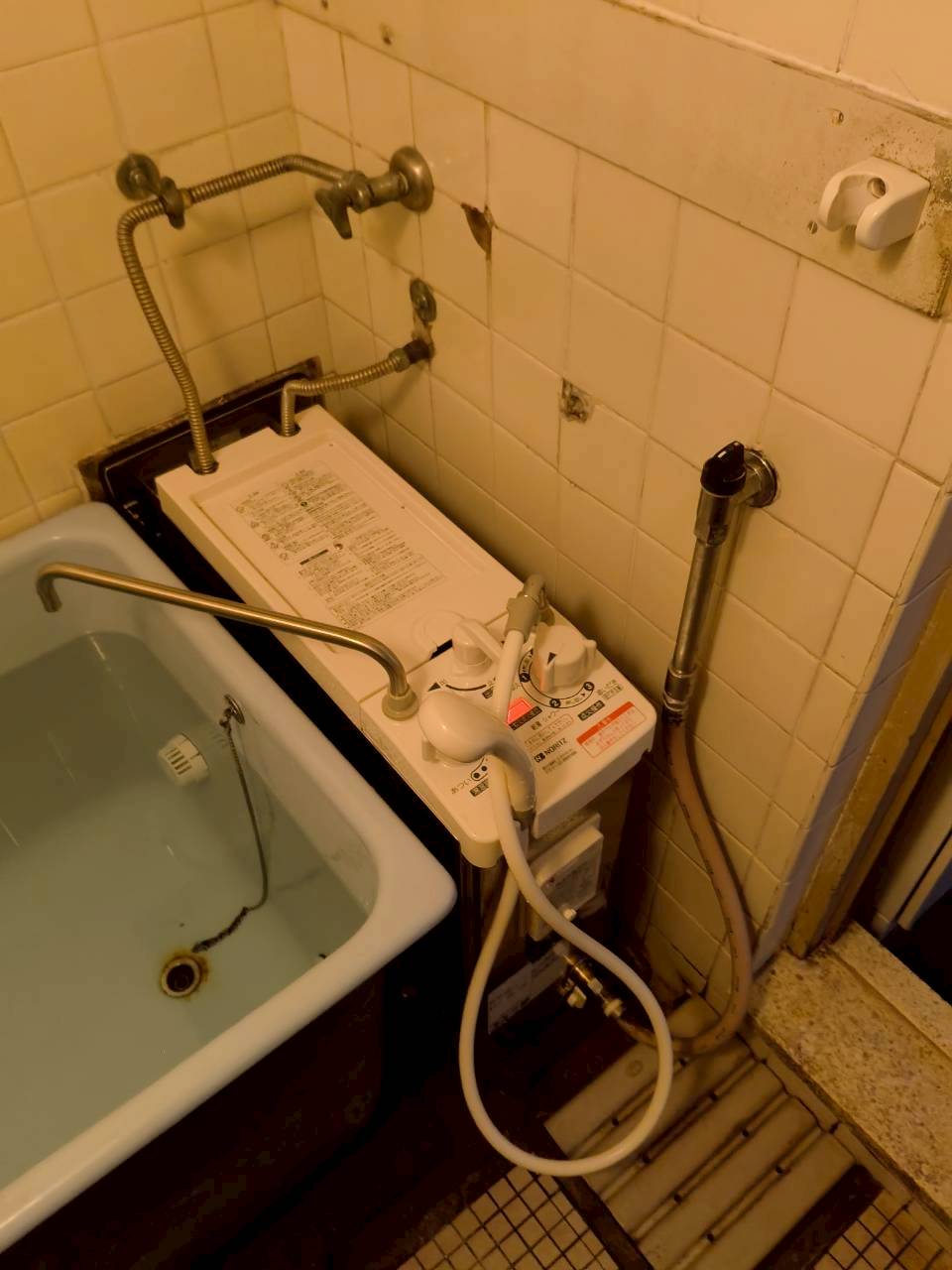 兵庫県明石市Mガス給湯器の施工事例工事後写真