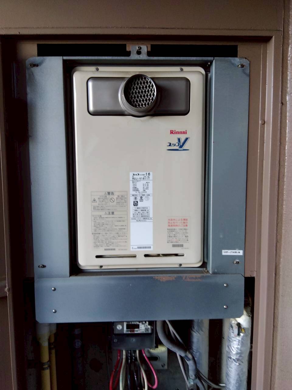 兵庫県明石市Hガス給湯器の施工事例工事前写真