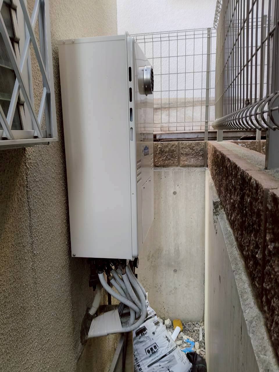 兵庫県明石市Yガス給湯器の施工事例工事後写真