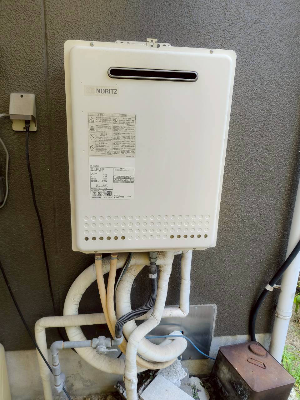 兵庫県加古川市Tガス給湯器の施工事例工事前写真