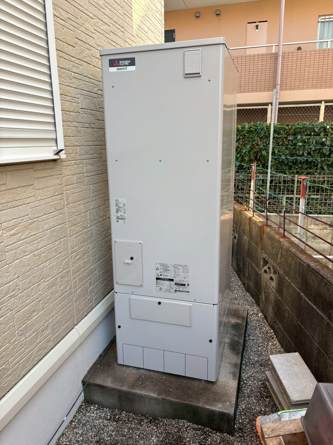 兵庫県伊丹市Oエコキュートの施工事例工事後写真