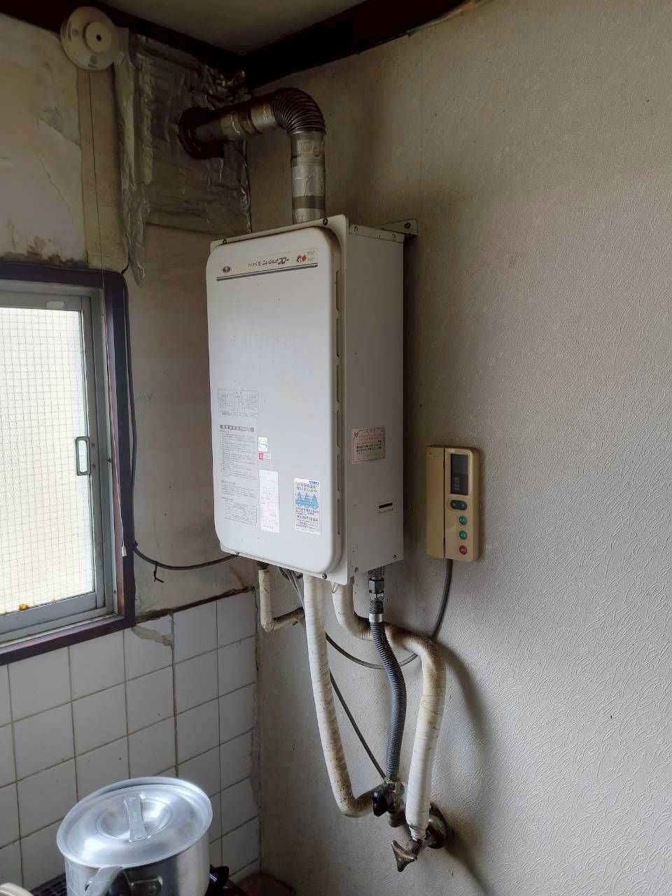 神戸市中央区Nガス給湯器の施工事例工事前写真