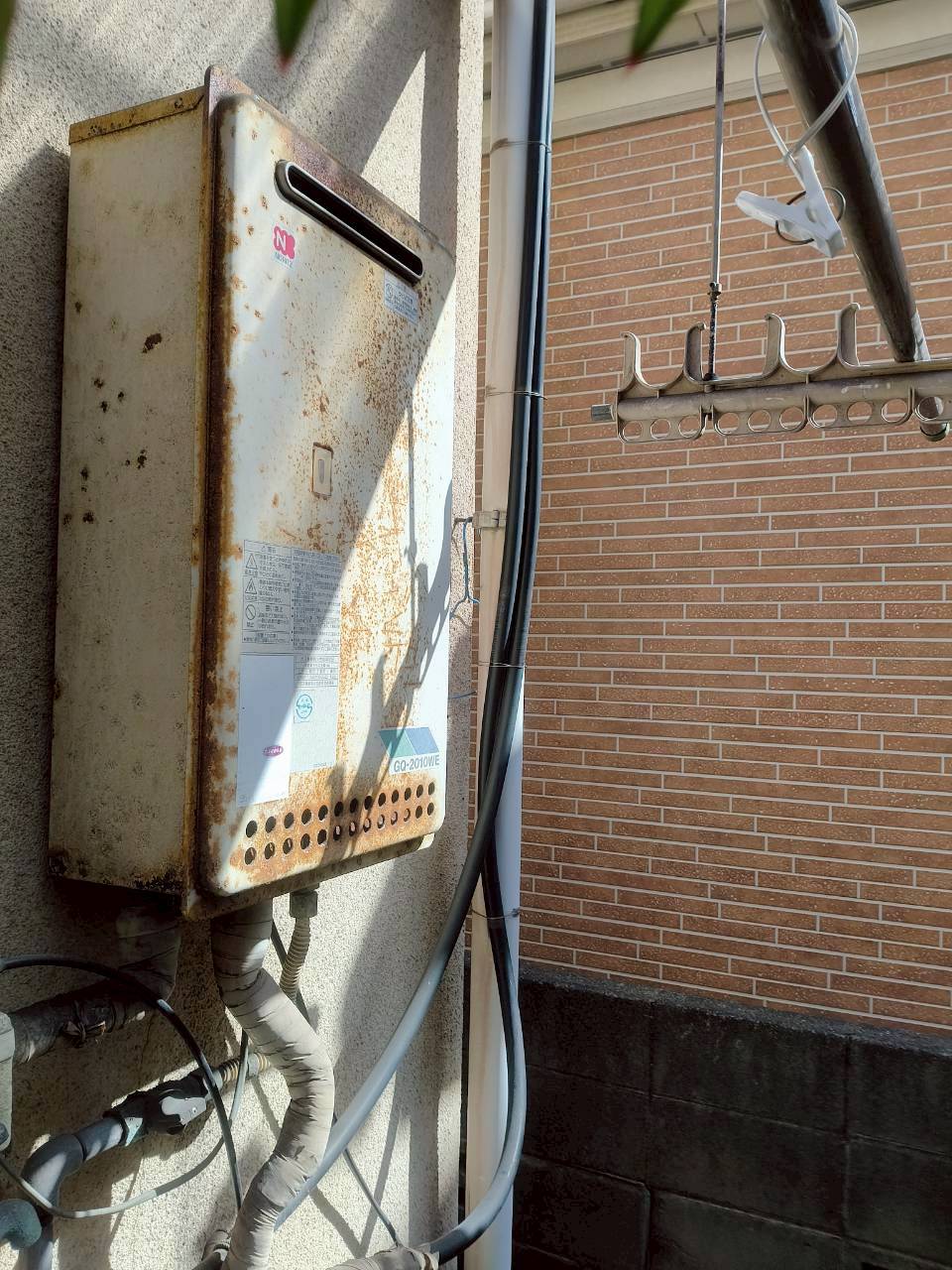 兵庫県高砂市Yガス給湯器の施工事例工事前写真