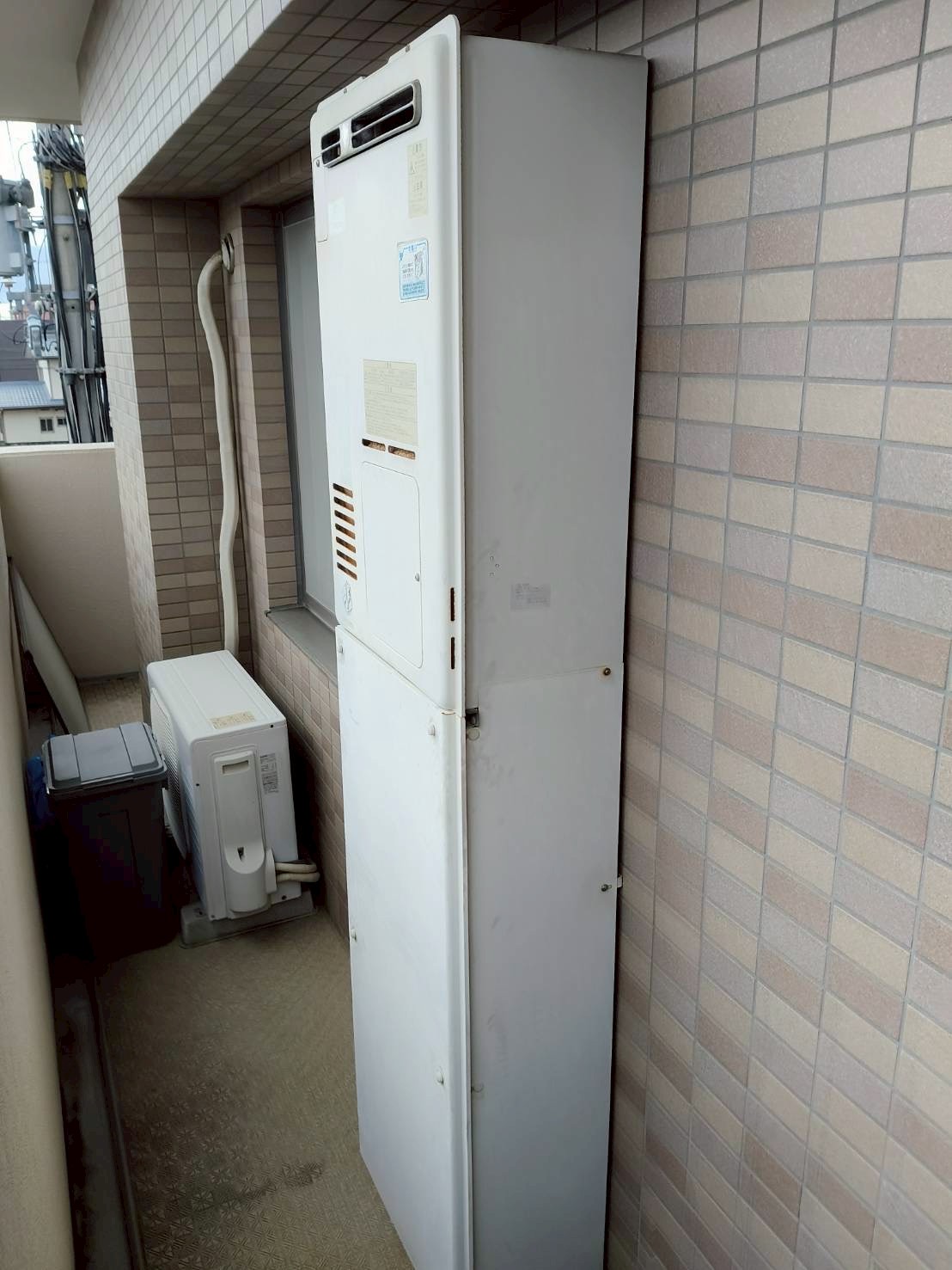 兵庫県明石市Fガス給湯器の施工事例工事前写真