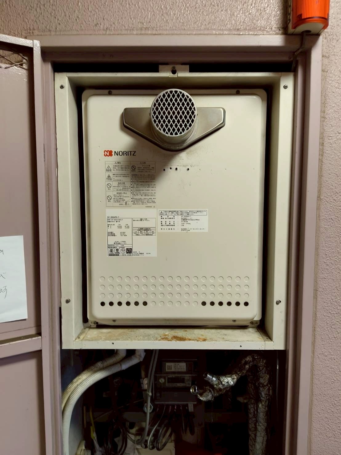 兵庫県明石市Oガス給湯器の施工事例工事前写真