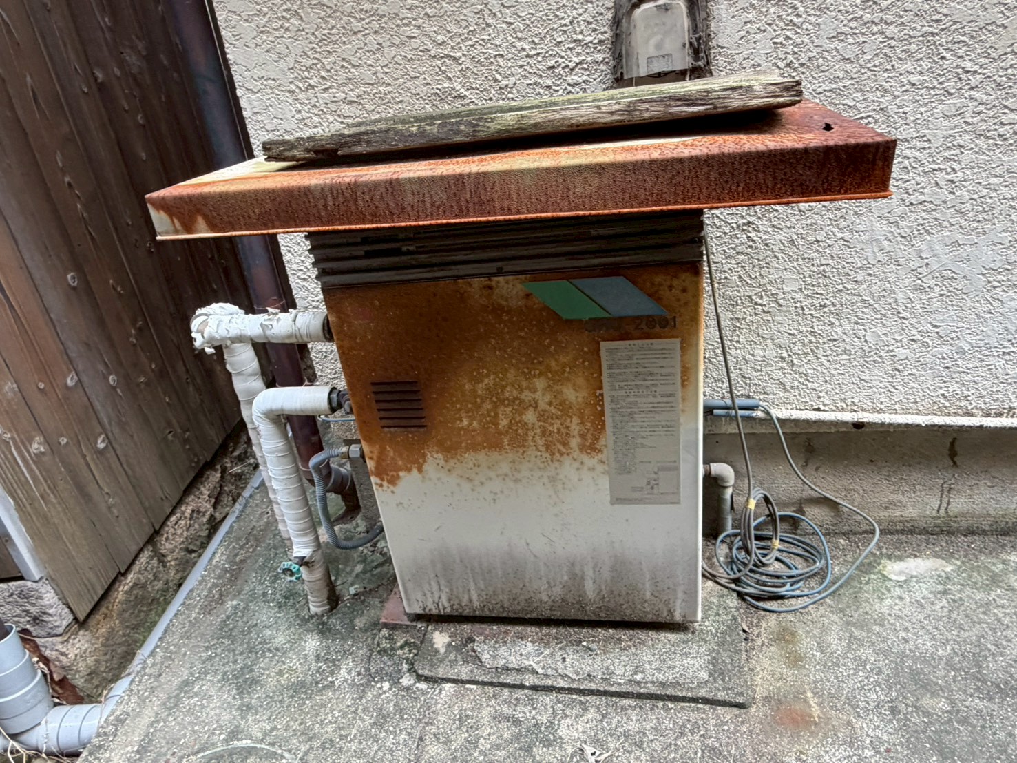 兵庫県明石市Mガス給湯器の施工事例工事前写真