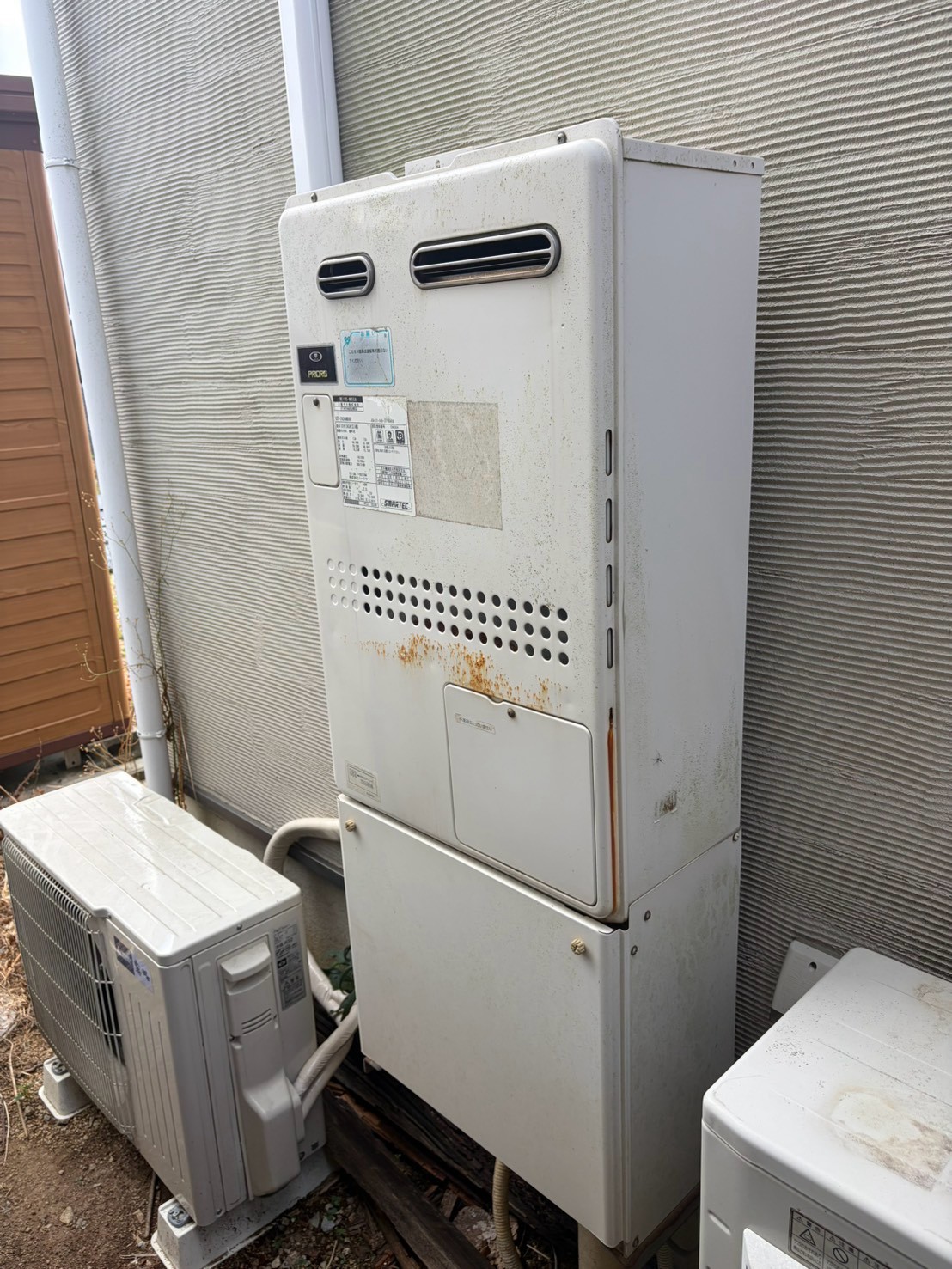 神戸市北区Fガス給湯器の施工事例工事前写真